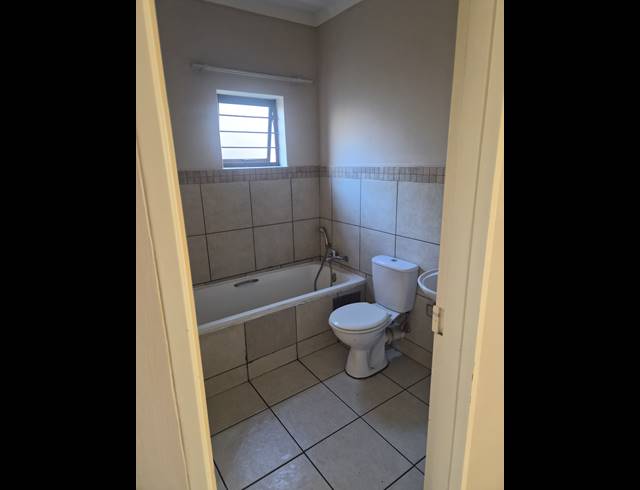 2 bed property to rent in BARBEQUE DOWNS